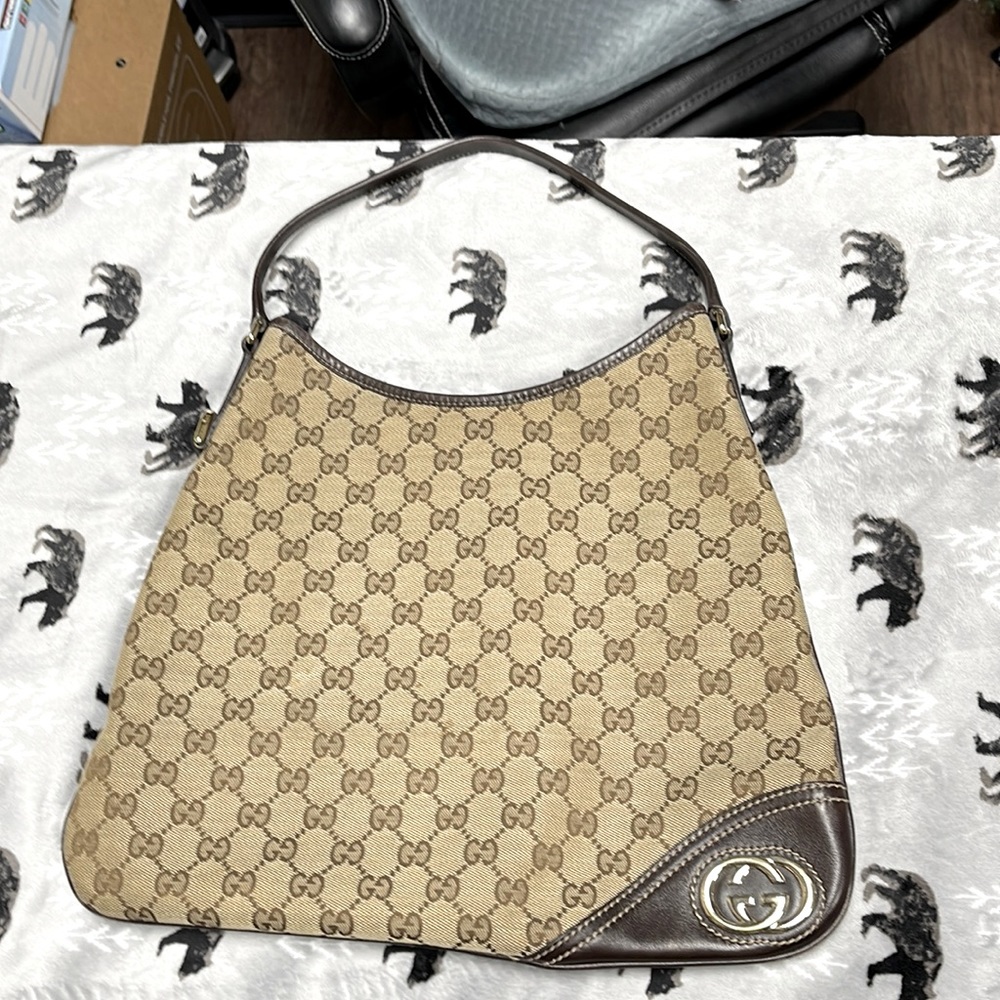 Gucci hobo bag, gently used. Great condition. No wear or tears.